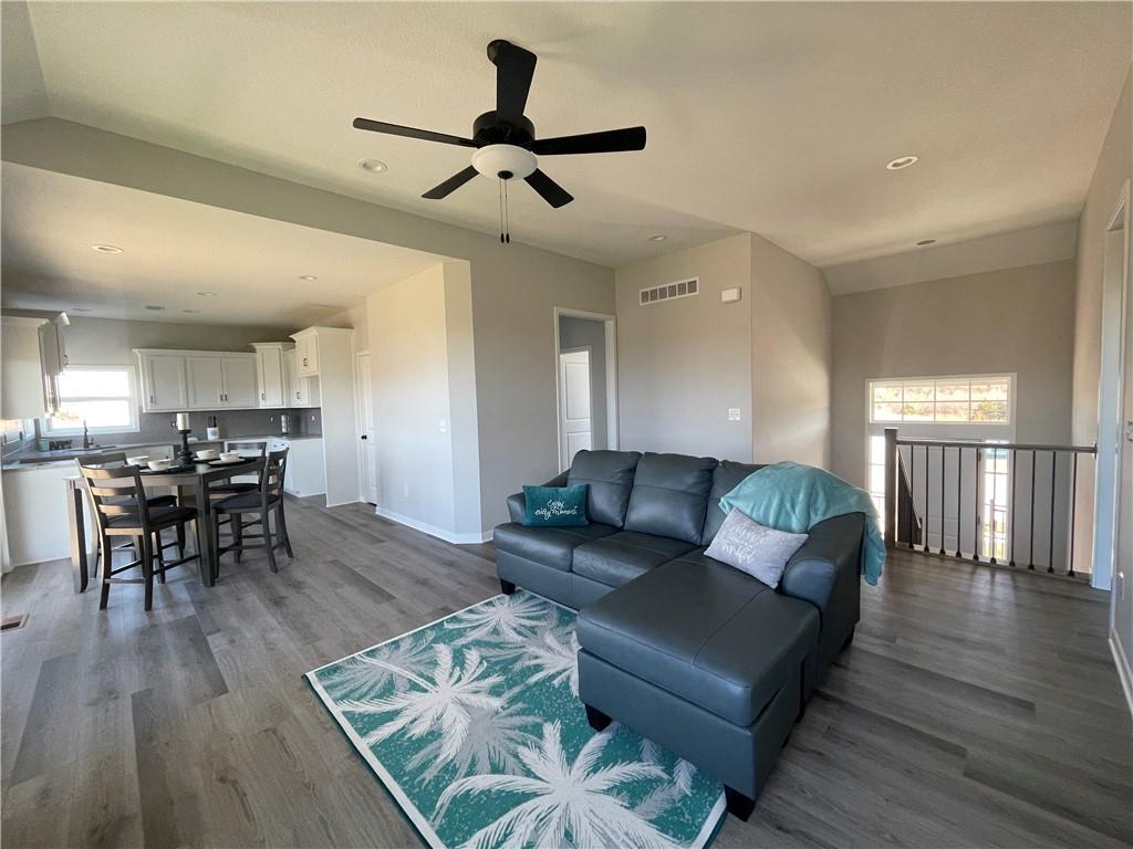 Listing Photo MLS #HMS2485089
