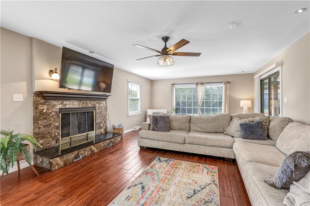 Listing Photo MLS #HMS2526233