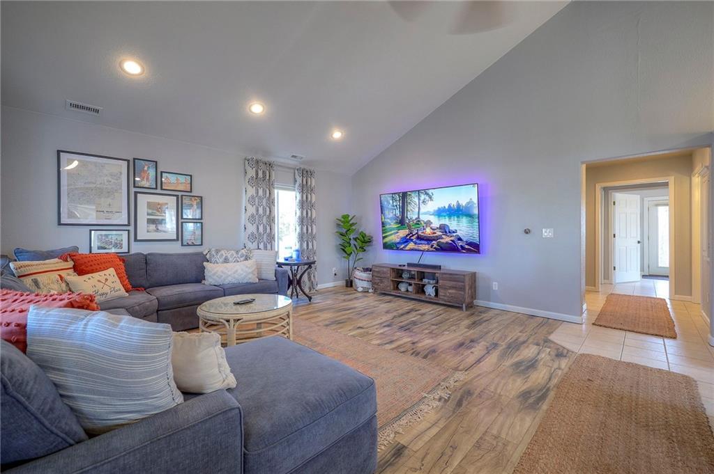 Listing Photo MLS #HMS2535674