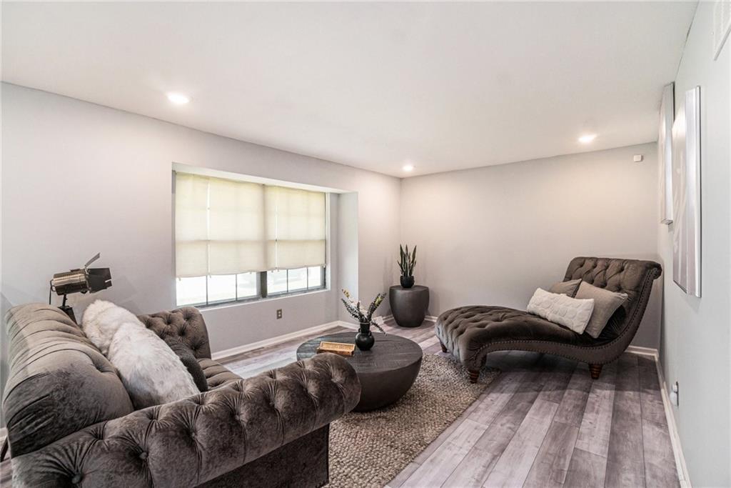 Listing Photo MLS #HMS2545929