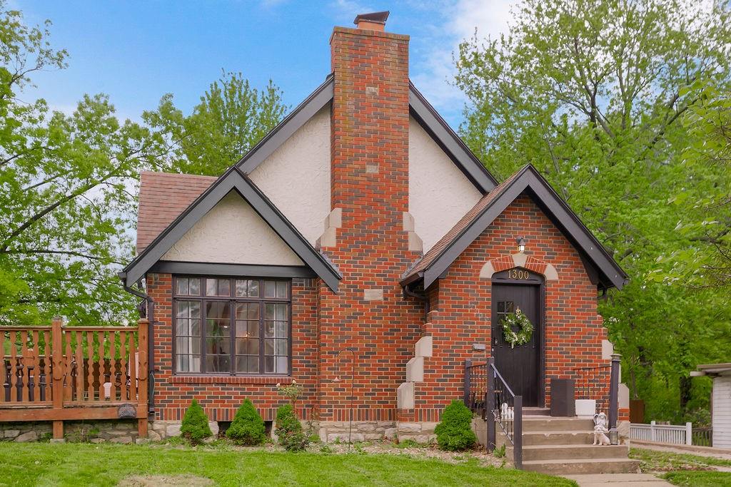 Listing Photo MLS #HMS2547036