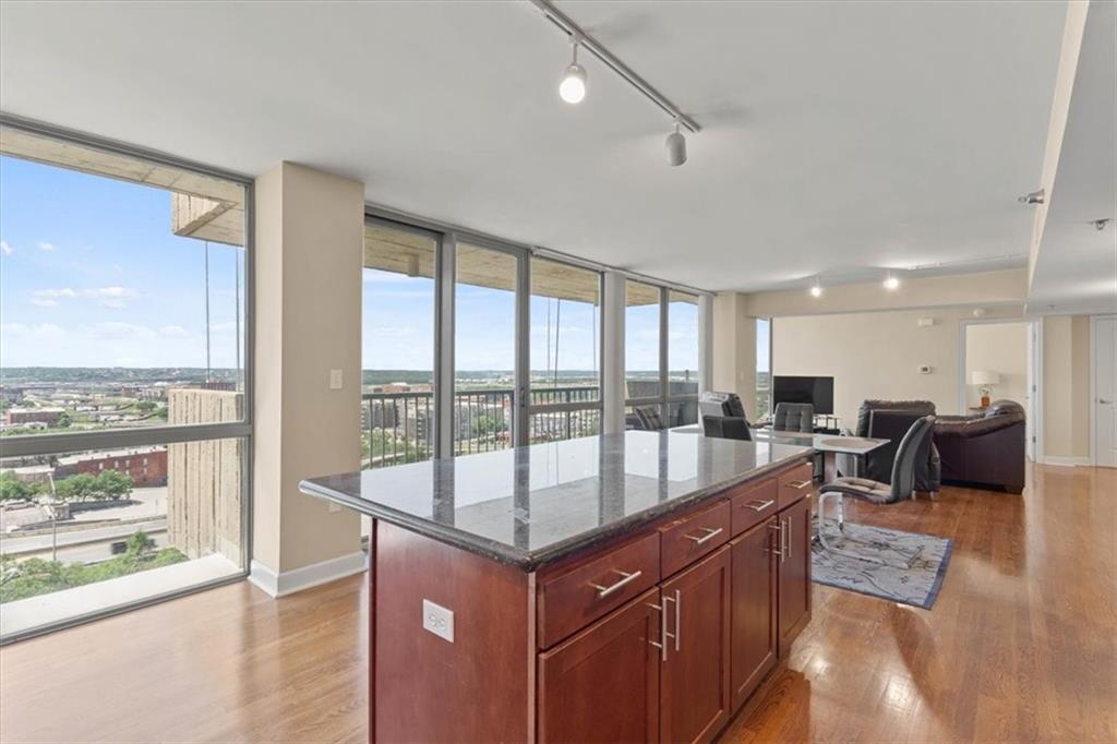 Listing Photo MLS #HMS2550360