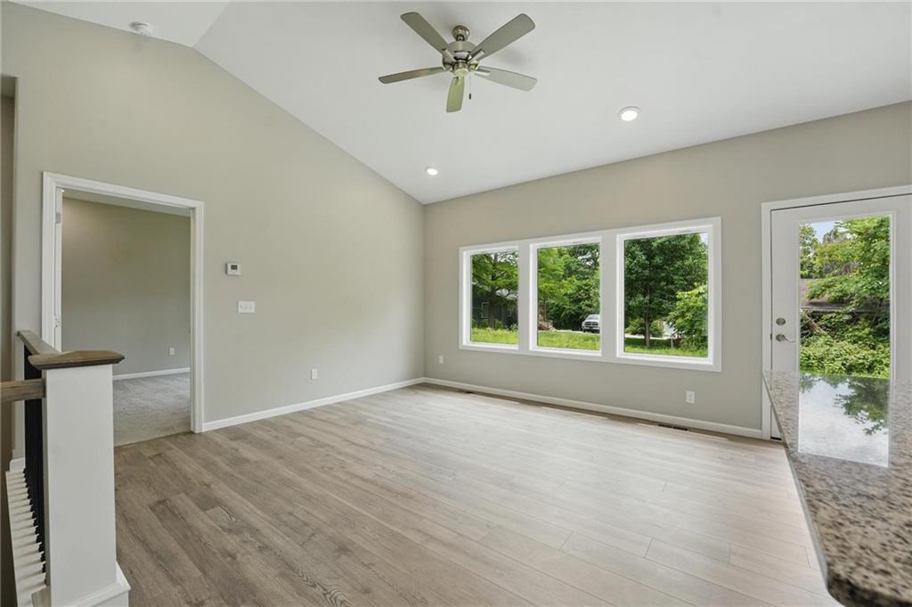 Listing Photo MLS #HMS2553670
