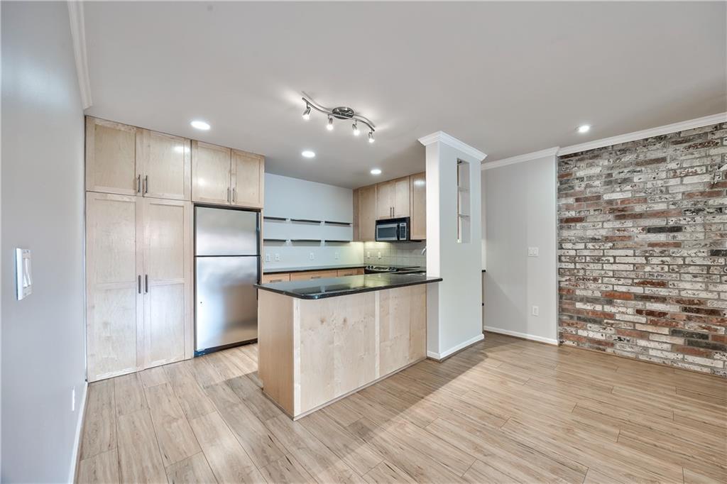 Listing Photo MLS #HMS2556105