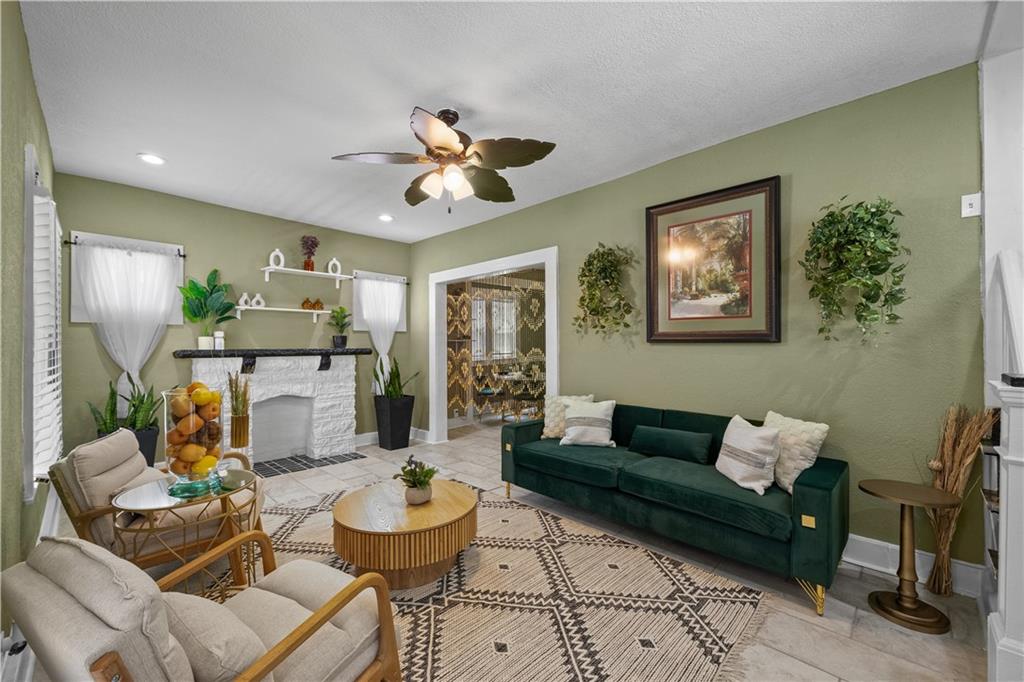 Listing Photo MLS #HMS2559962