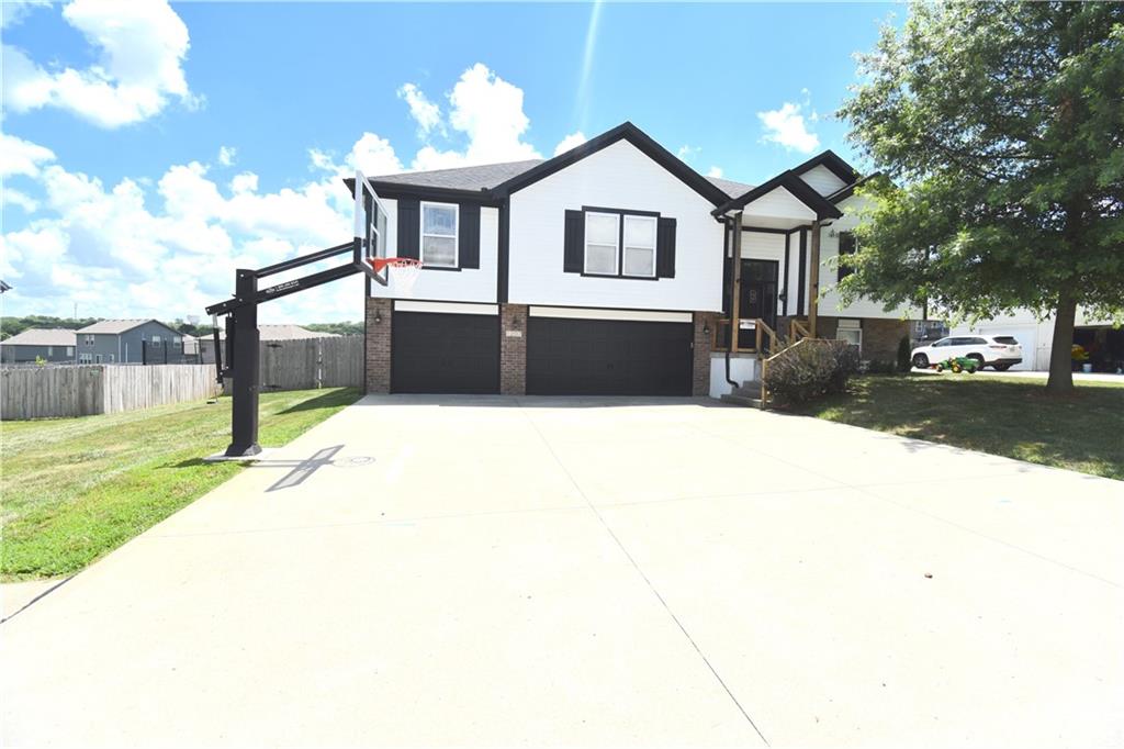 Listing Photo MLS #HMS2561477