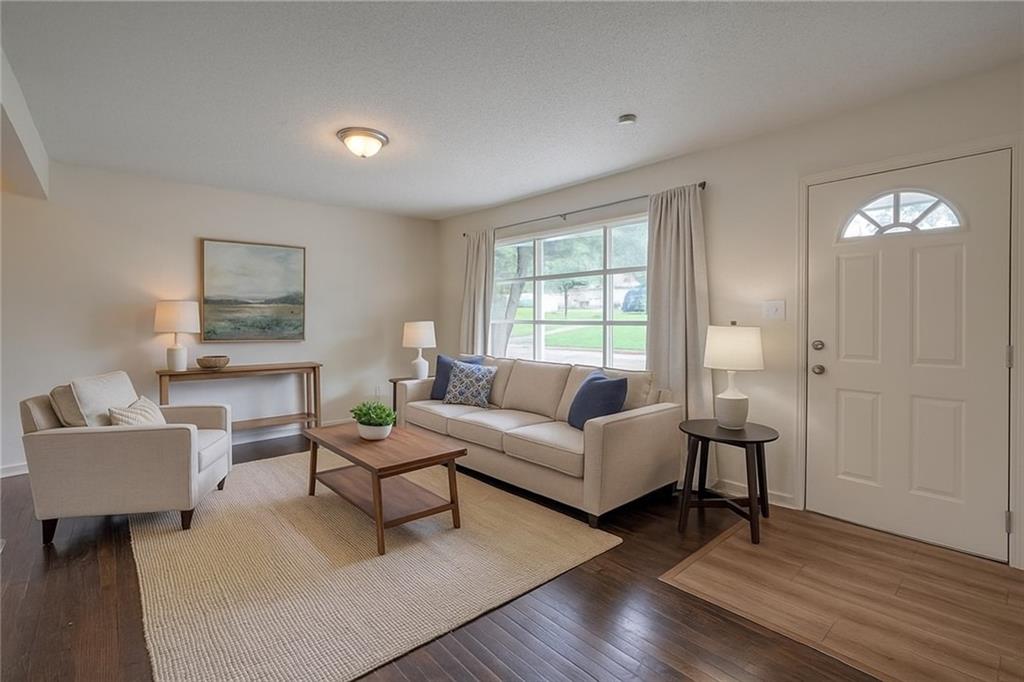 Listing Photo MLS #HMS2563171