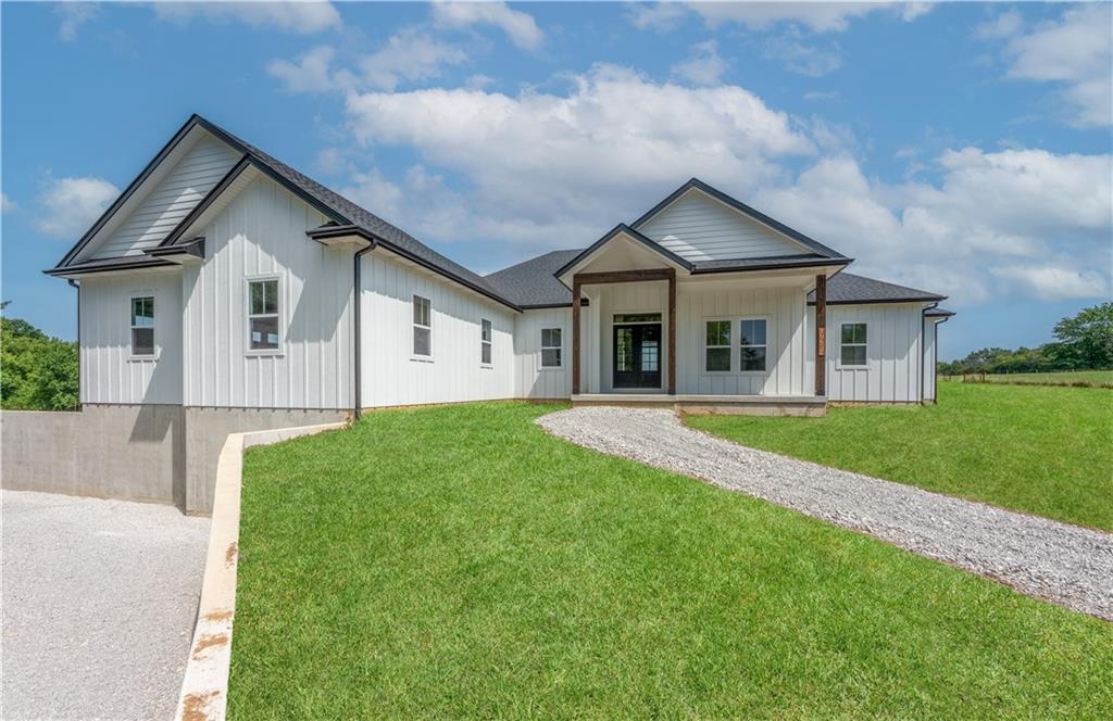 Listing Photo MLS #HMS2563240