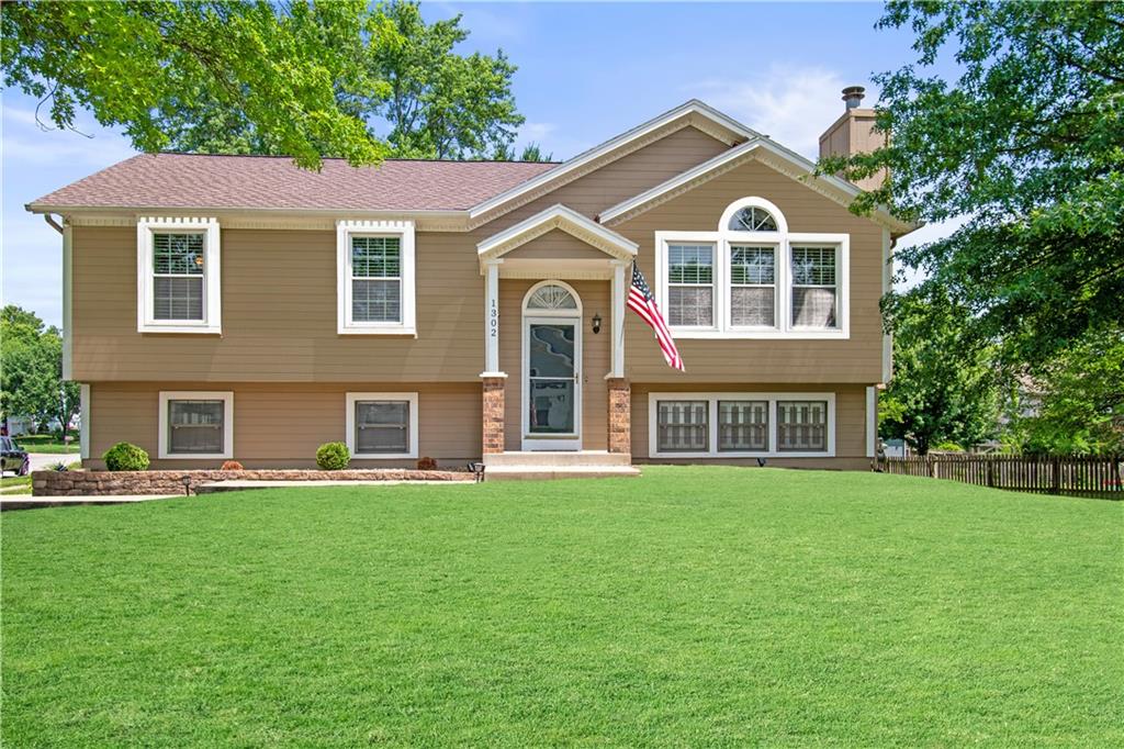 Listing Photo MLS #HMS2567370
