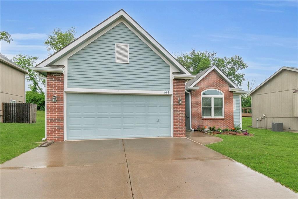 Listing Photo MLS #HMS2567645