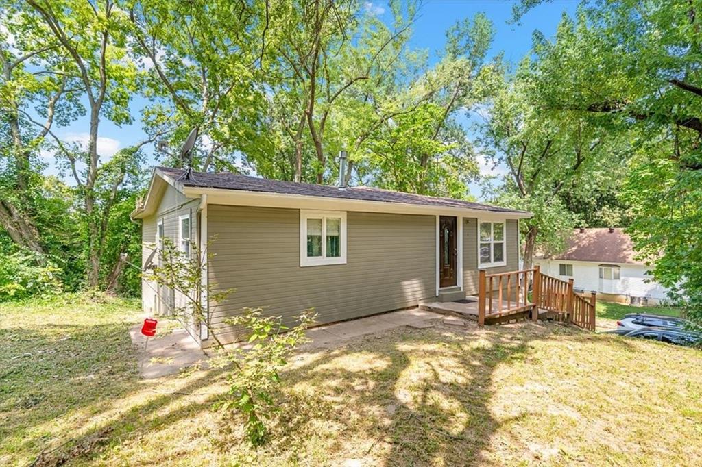 Listing Photo MLS #HMS2567968