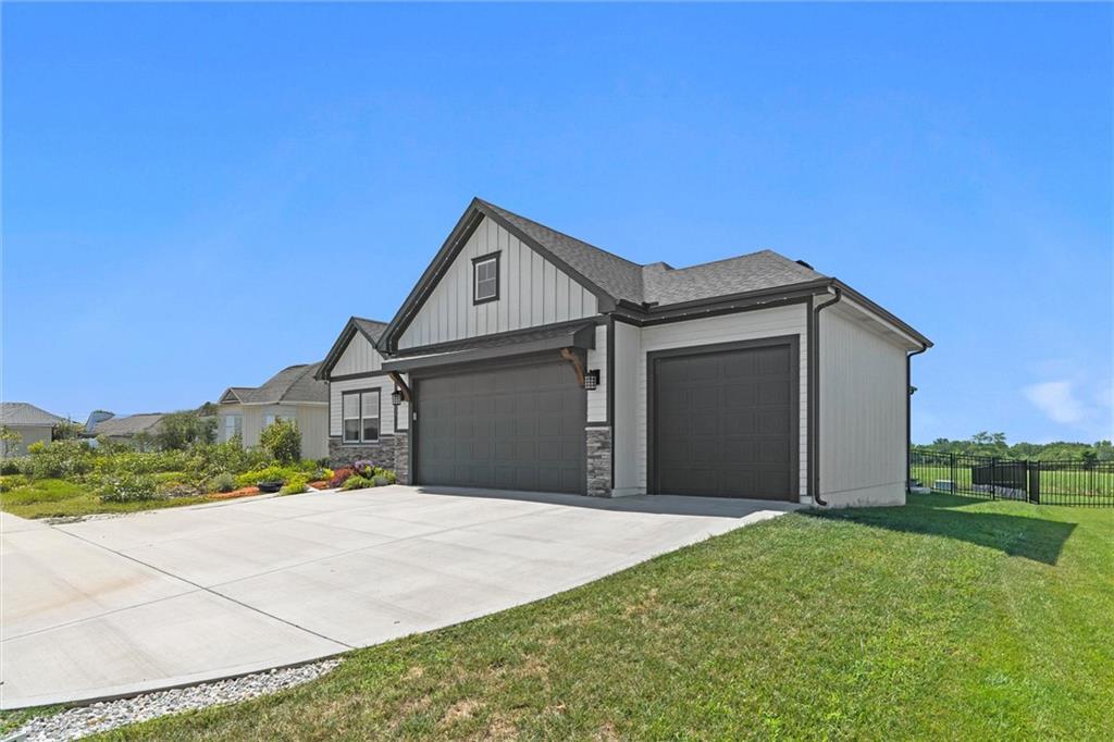 Listing Photo MLS #HMS2568146