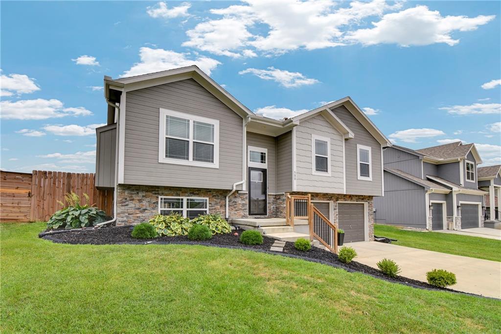 Listing Photo MLS #HMS2568405