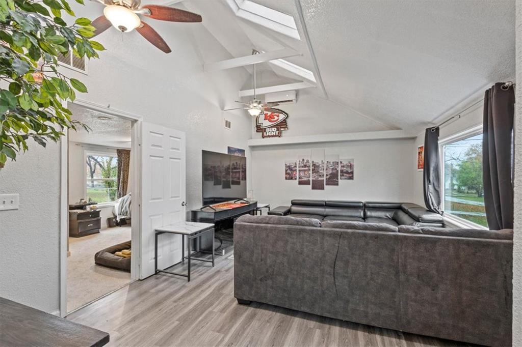 Listing Photo MLS #HMS2569270