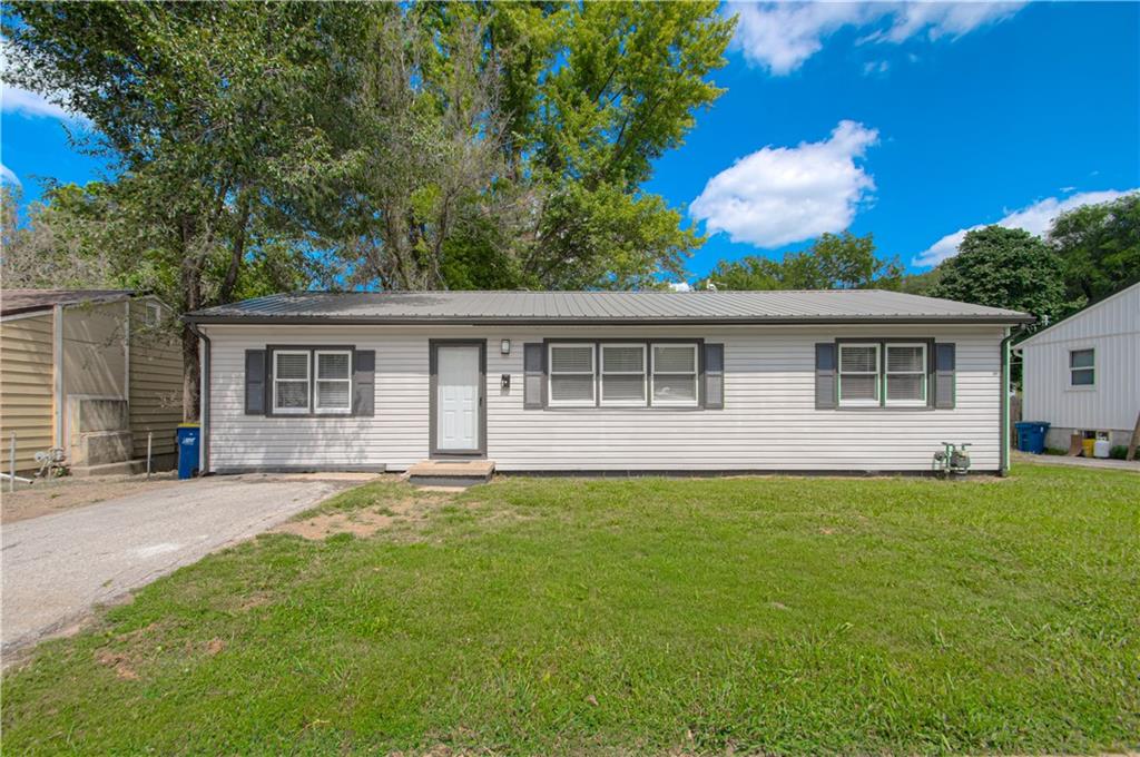 Listing Photo MLS #HMS2570903
