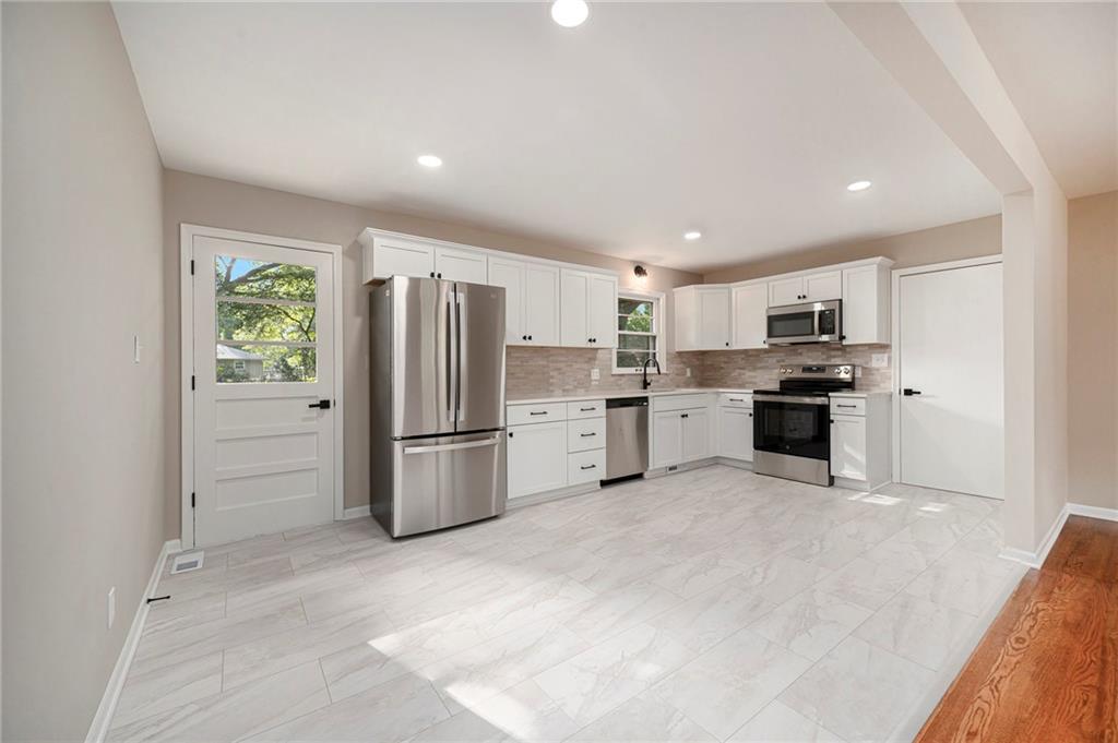 Listing Photo MLS #HMS2571277