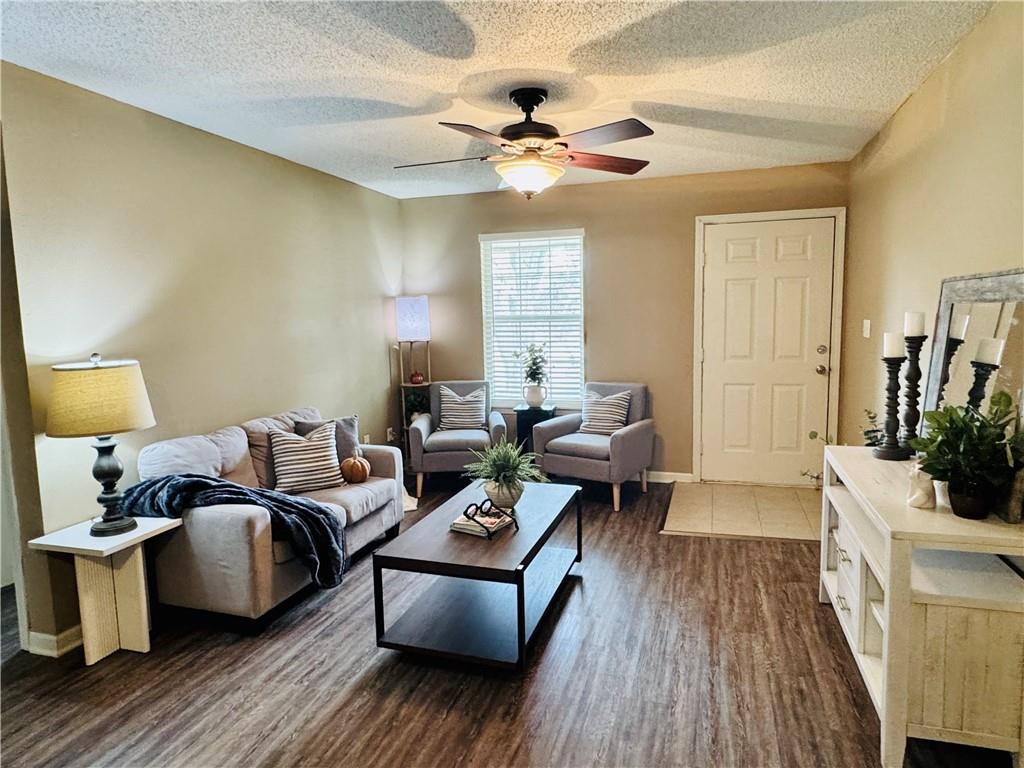 Listing Photo MLS #HMS2572106