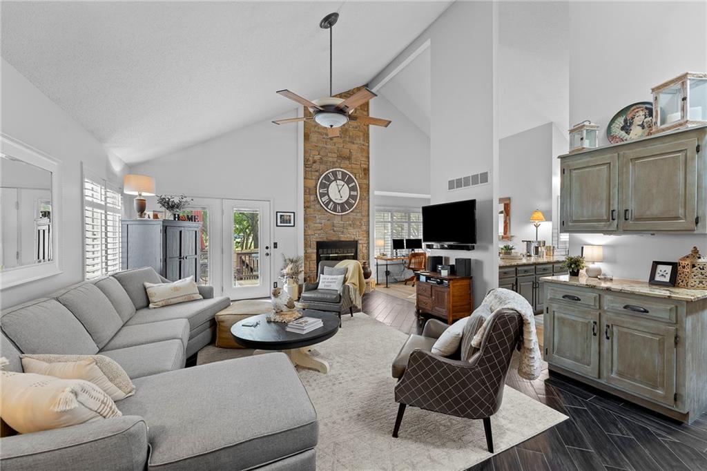Listing Photo MLS #HMS2574224
