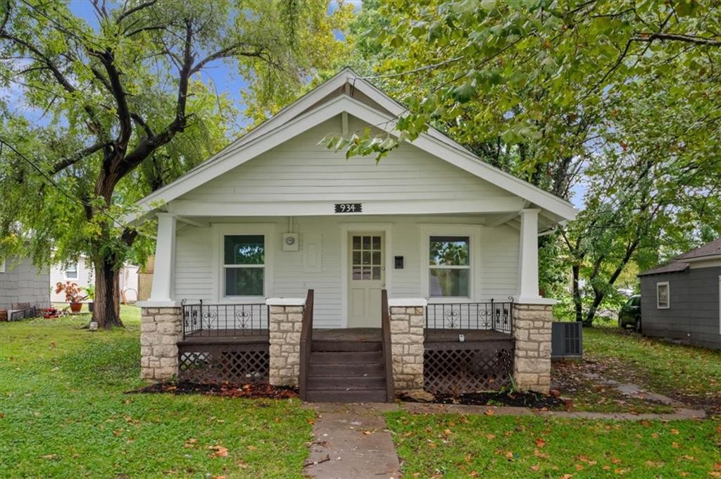 Listing Photo MLS #HMS2577904