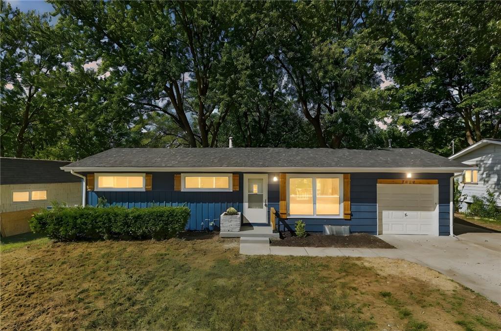 Listing Photo MLS #HMS2577905