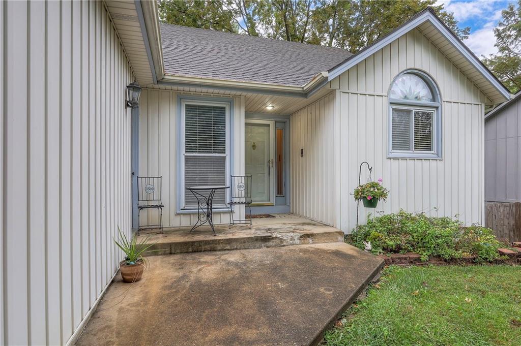 Listing Photo MLS #HMS2581009