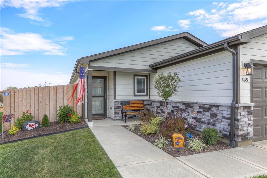 Listing Photo MLS #HMS2581755