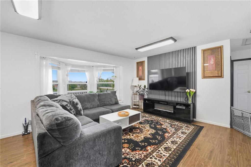 Listing Photo MLS #HMS2581890