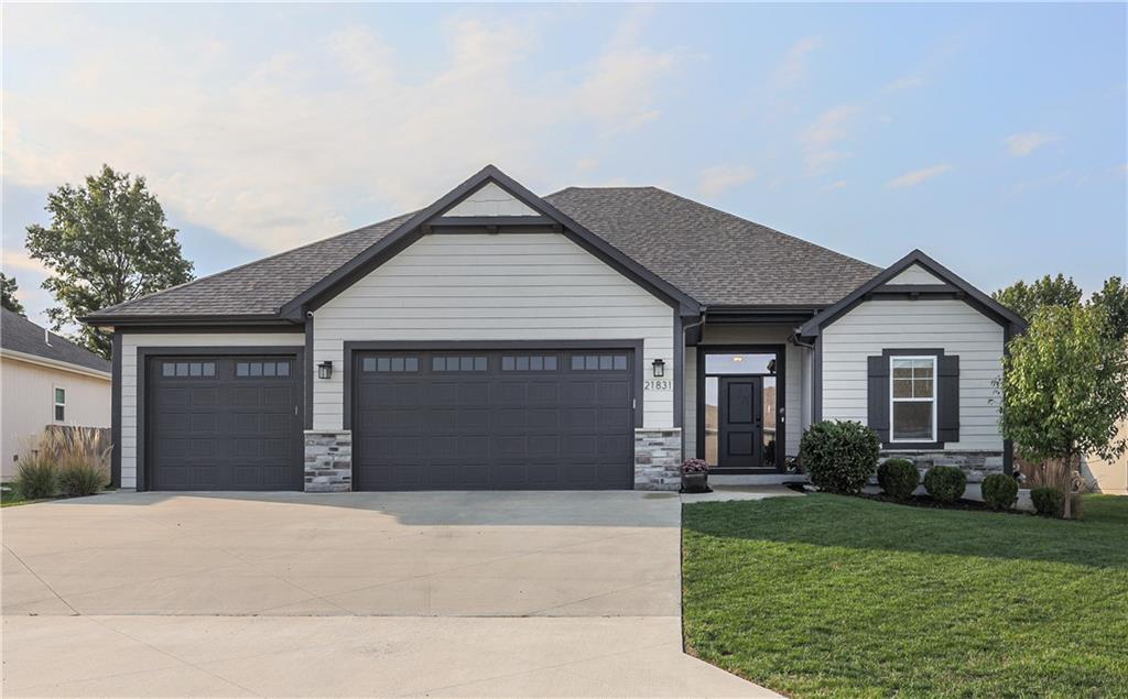 Listing Photo MLS #HMS2581940