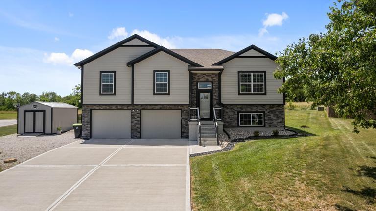 Listing Photo MLS #HMS2602306