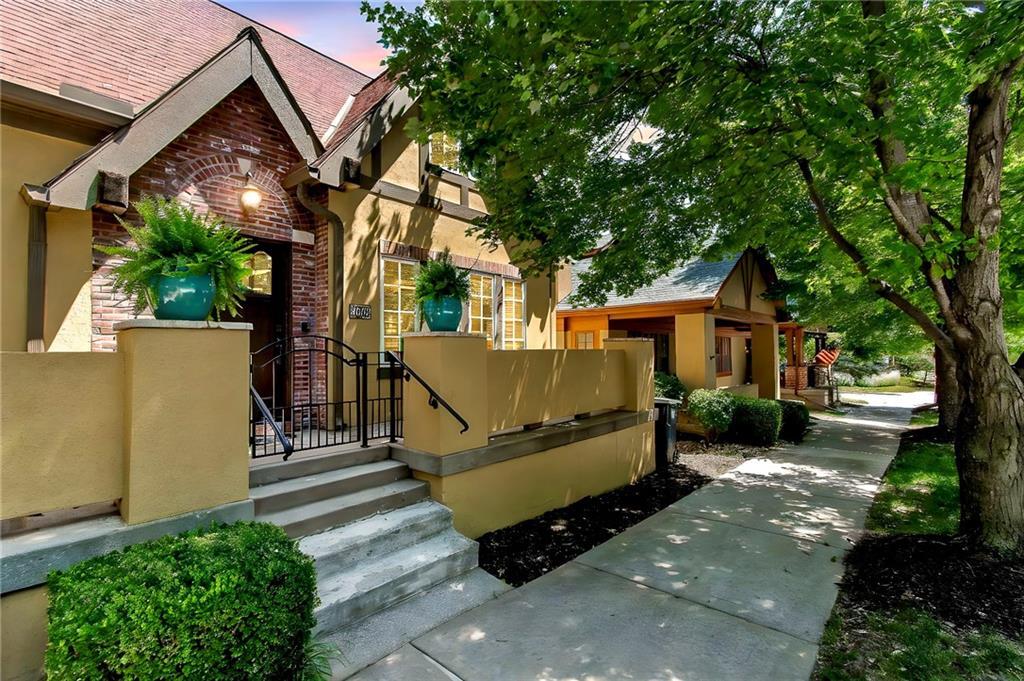 Listing Photo MLS #HMS2602581