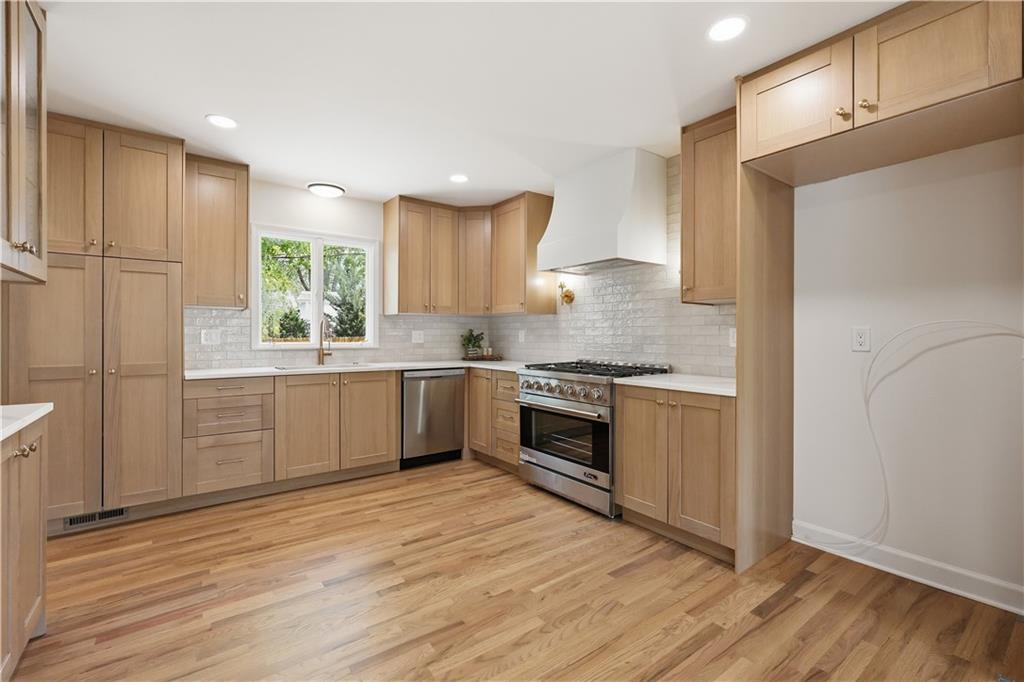 Listing Photo MLS #HMS2607849