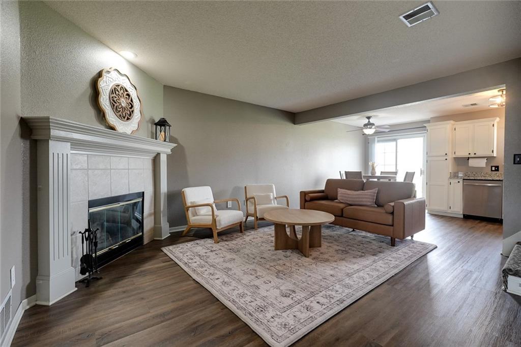 Listing Photo MLS #HMS2609411