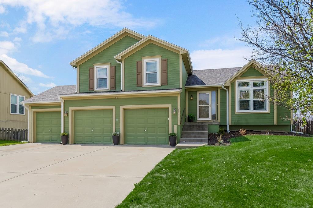 Listing Photo MLS #HMS2613109