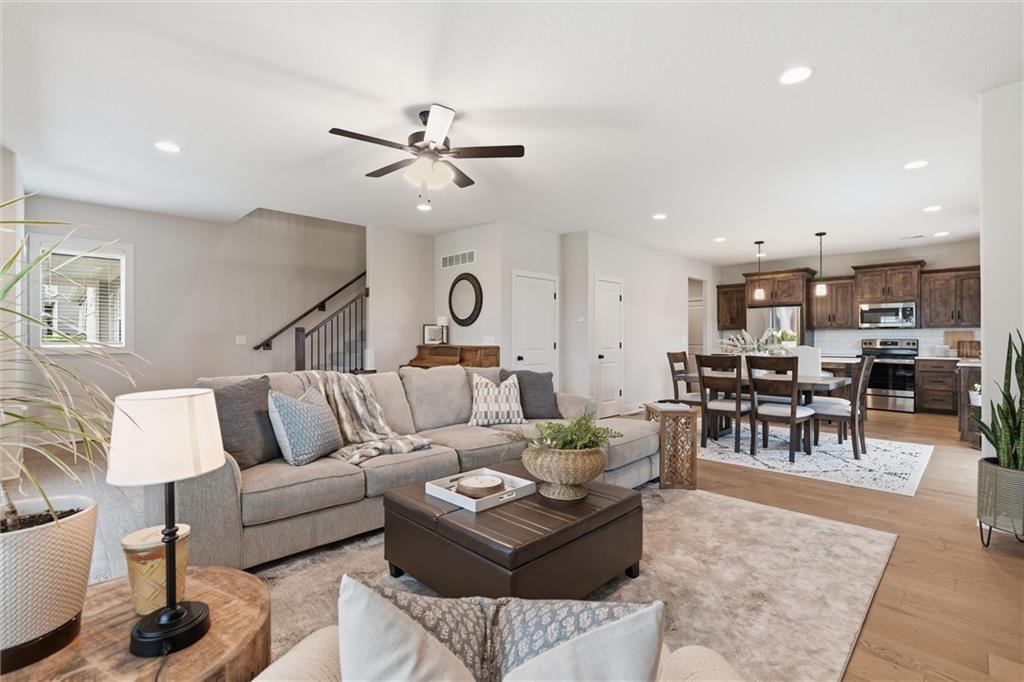 Listing Photo MLS #HMS2613812