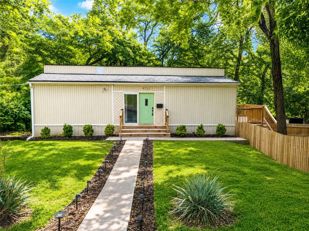 Listing Photo MLS #HMS2615706