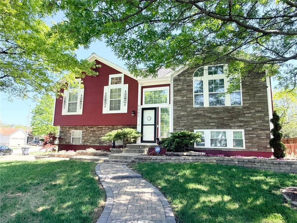 Listing Photo MLS #HMS2615716