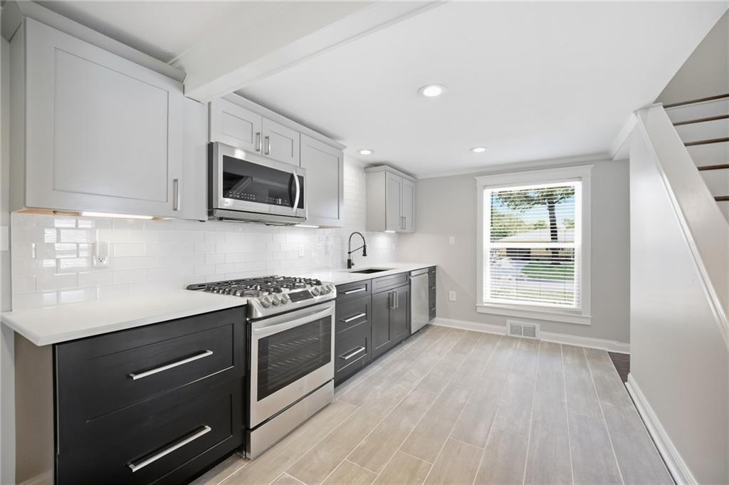 Listing Photo MLS #HMS2620044