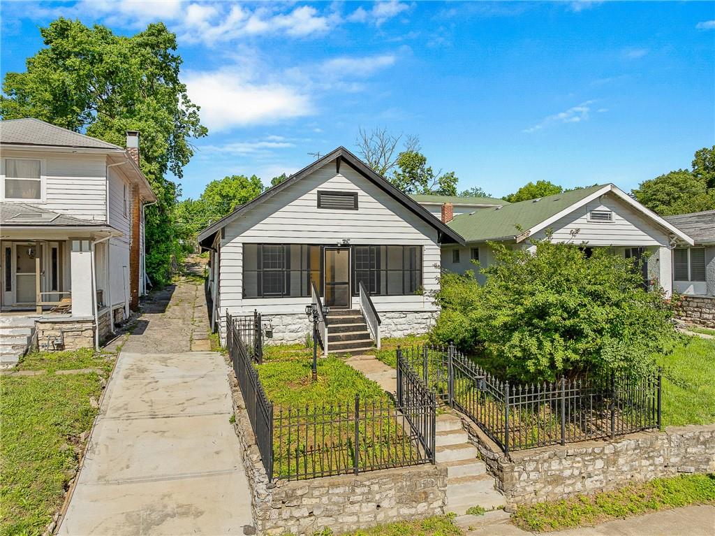 Listing Photo MLS #HMS2621153