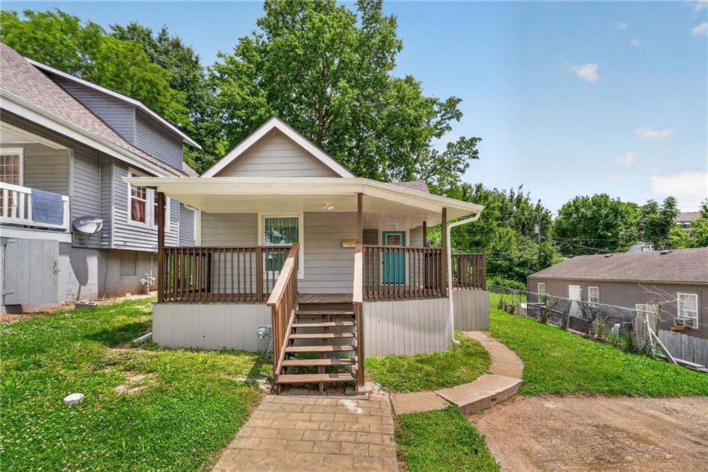 Listing Photo MLS #HMS2621737