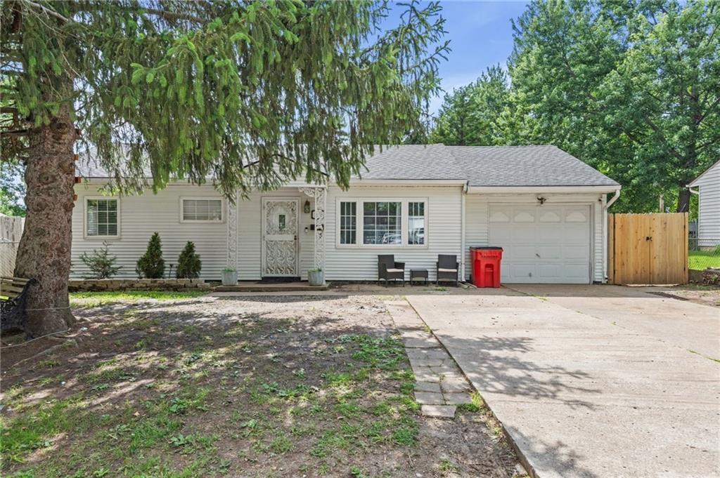 Listing Photo MLS #HMS2625580