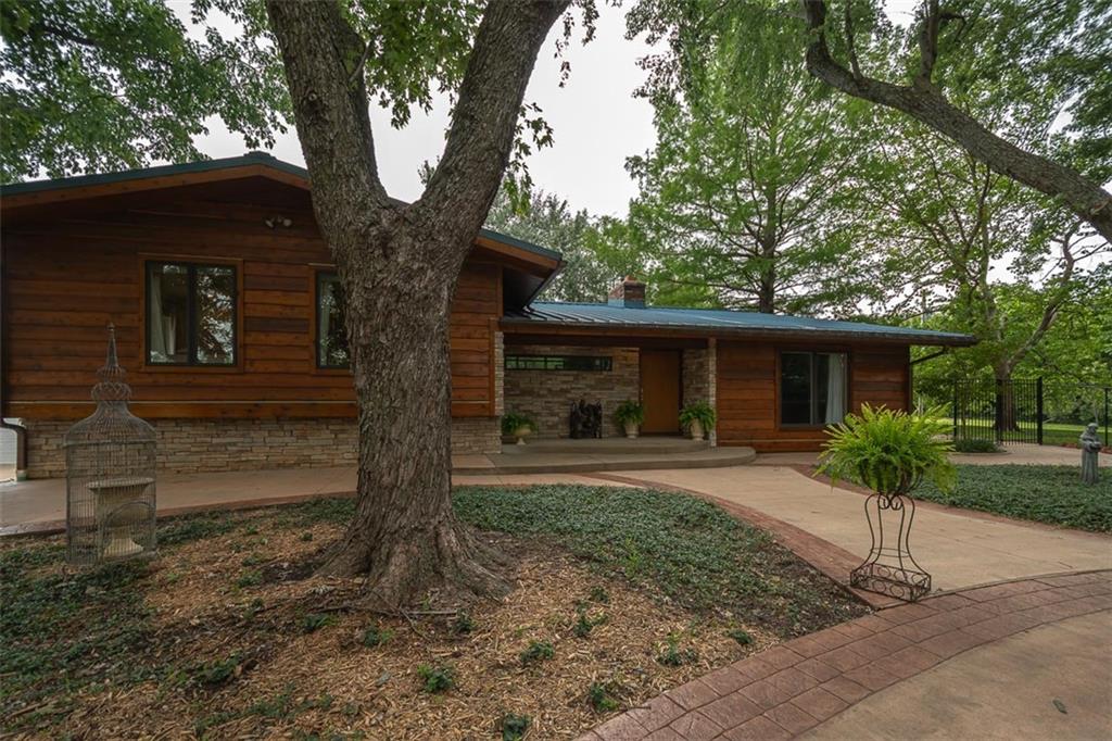 Listing Photo MLS #HMS2626115