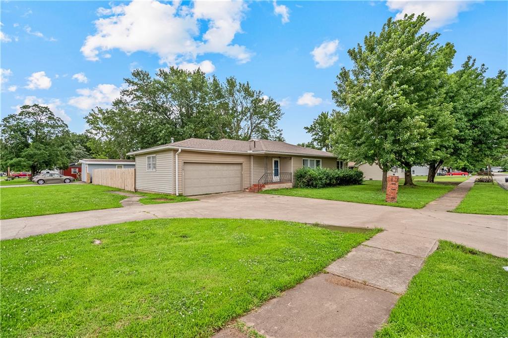 Listing Photo MLS #HMS2627616