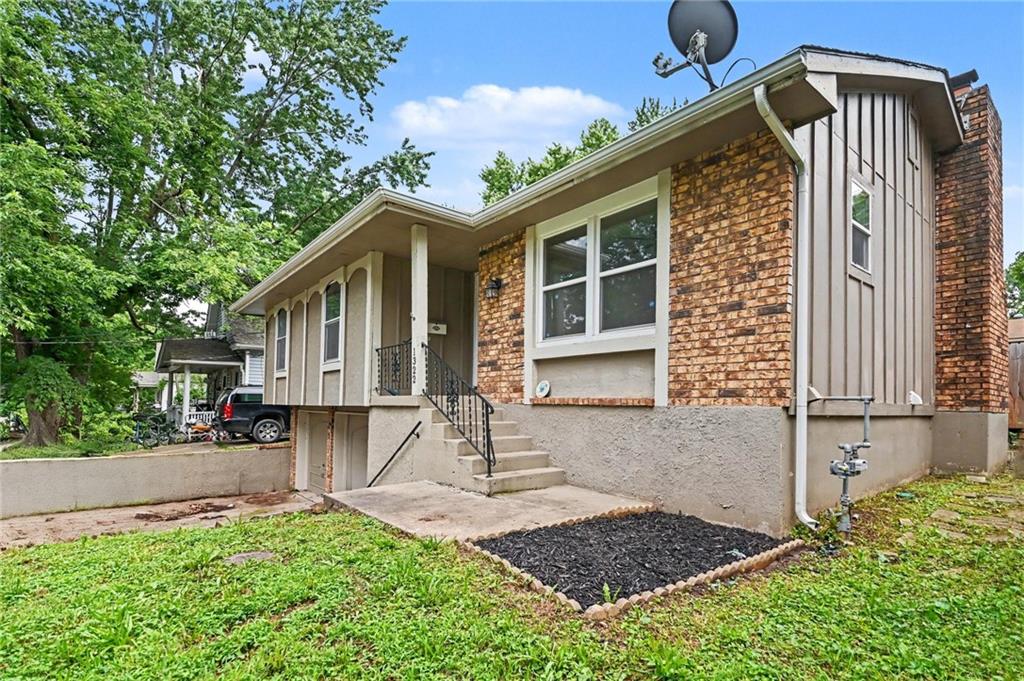 Listing Photo MLS #HMS2628125