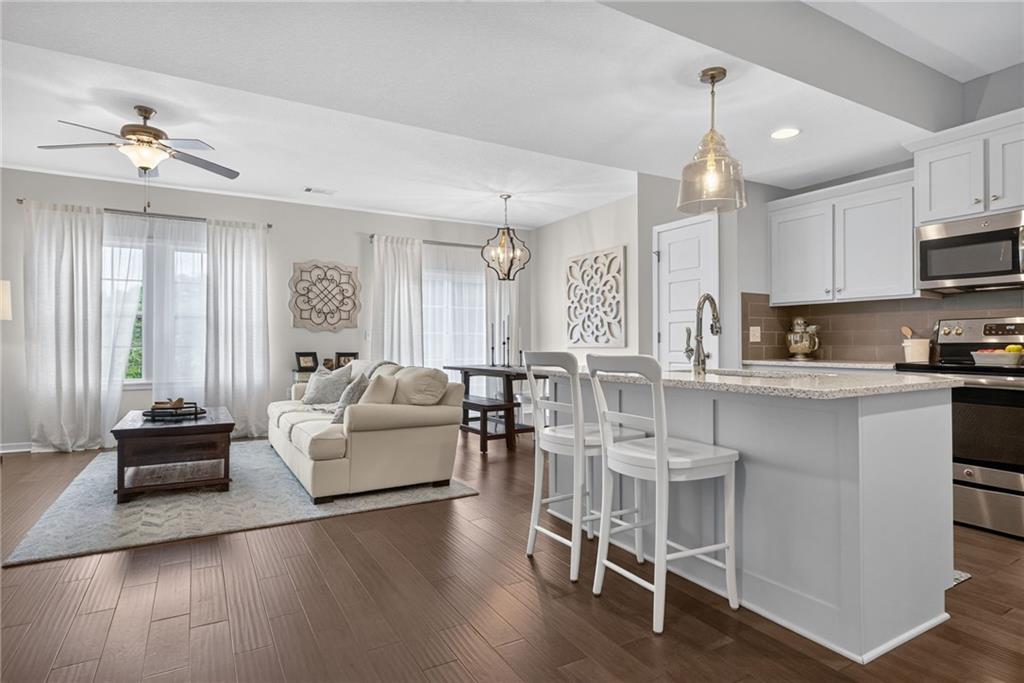 Listing Photo MLS #HMS2628376