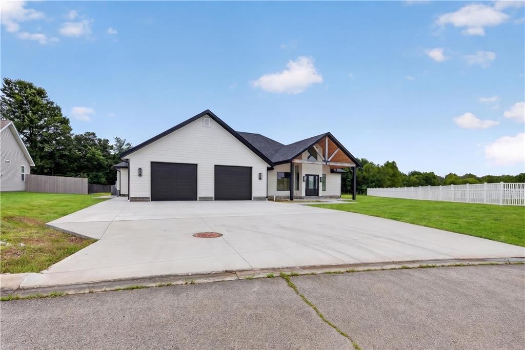 Listing Photo MLS #HMS2628399