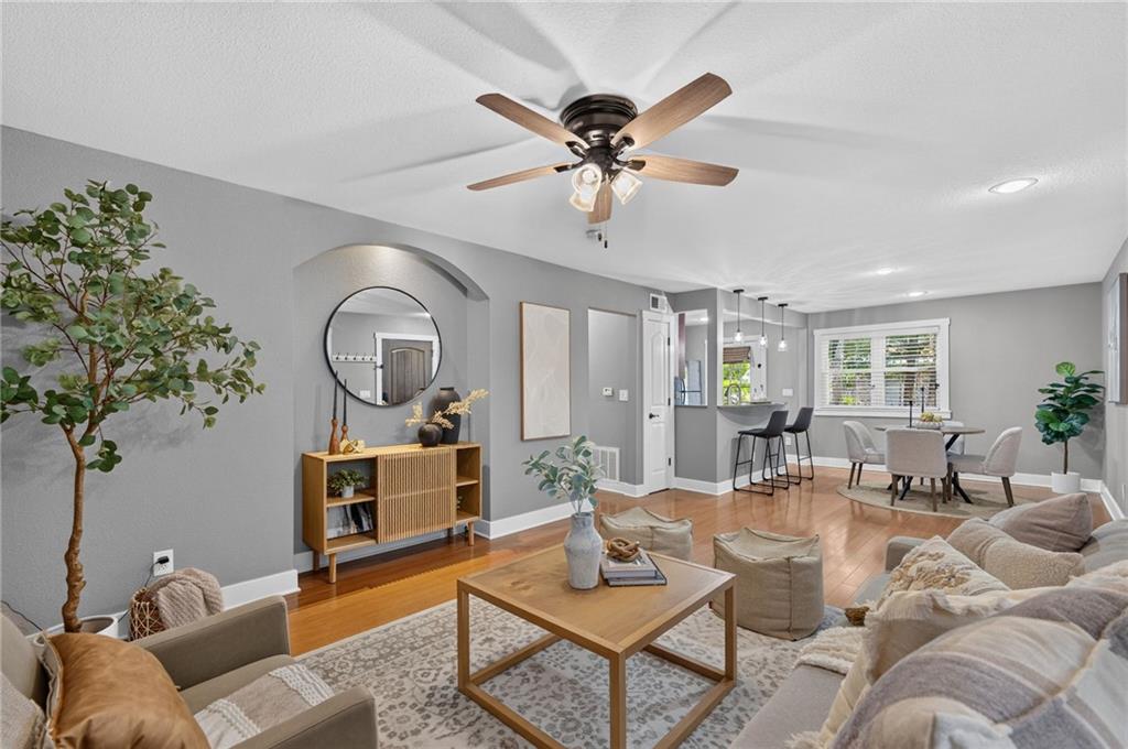 Listing Photo MLS #HMS2628869