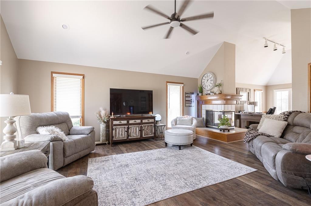Listing Photo MLS #HMS2630055