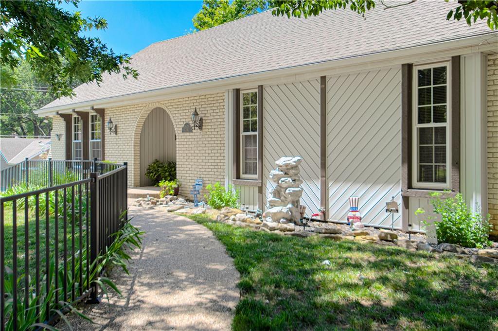 Listing Photo MLS #HMS2630986