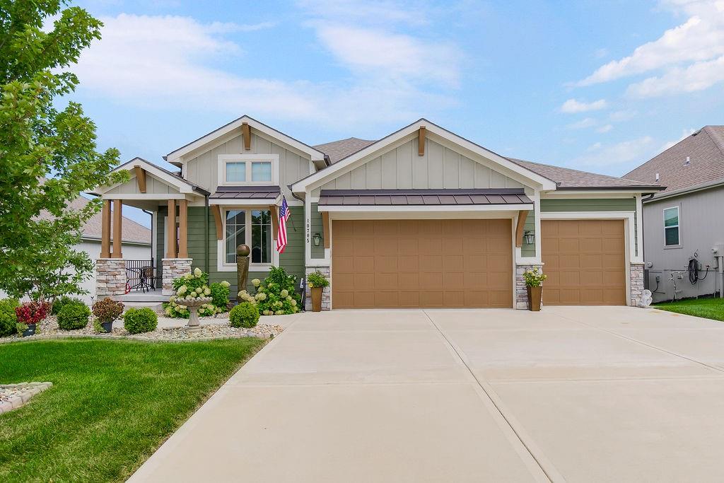 Listing Photo MLS #HMS2635840