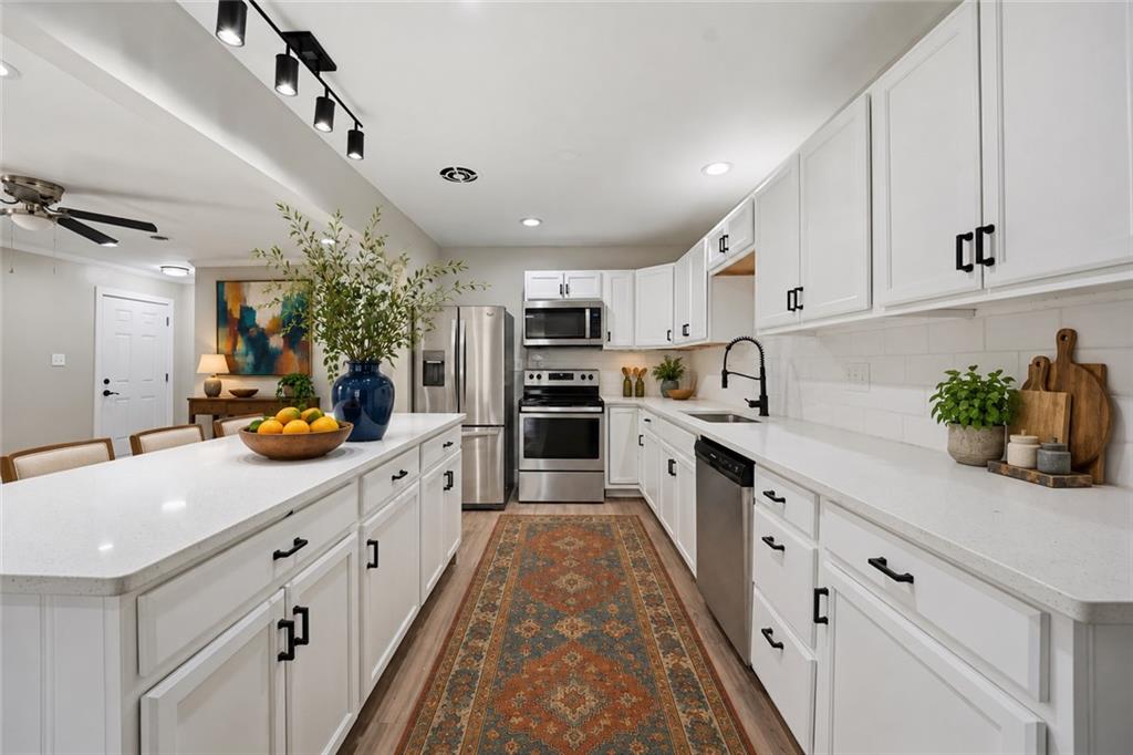 Listing Photo MLS #HMS2646726